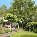 Het Dijkhuis 3*