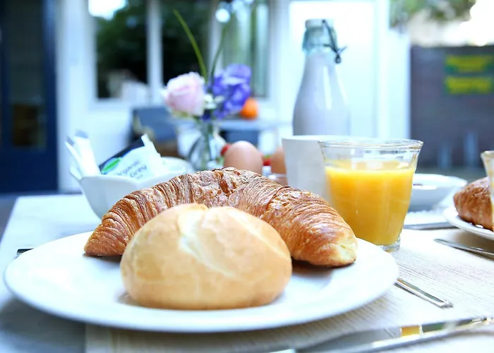 Bed and Breakfast Het Dijkhuis 3*