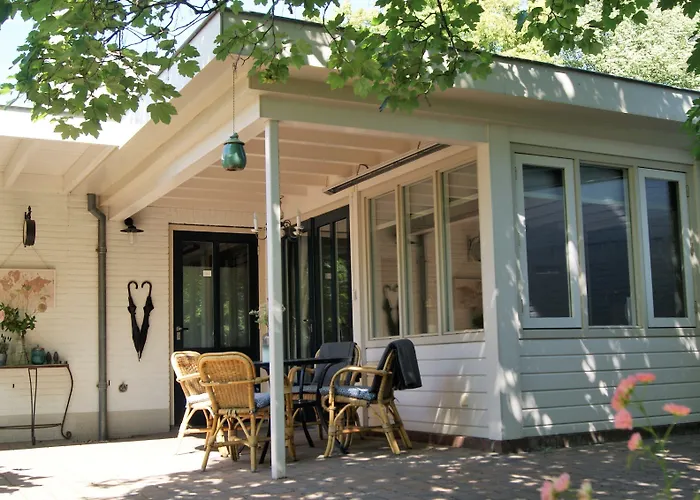 Bed & Breakfast Het Dijkhuis 3*